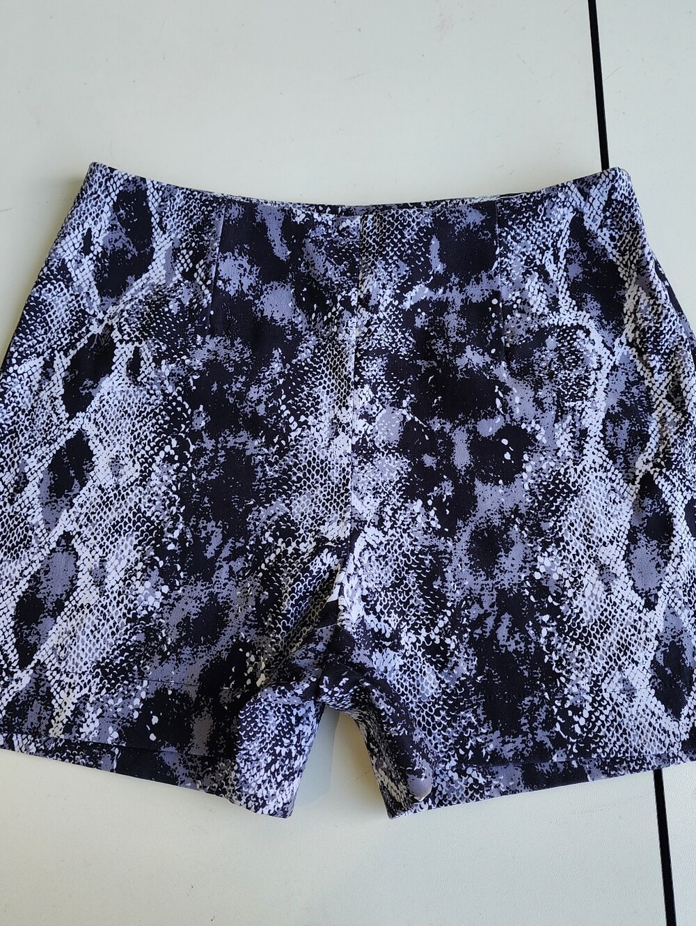 VTG Cache Animal Print Shorts Womens Chic Reptile Snake Side Zip Dressy Summer 2